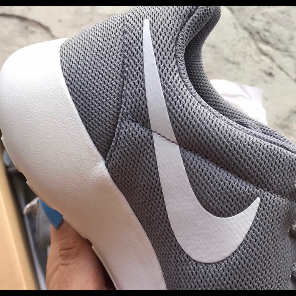 NWB NIKE ROSHE ONE WOMENS SIZE 10 - Picture 3 of 8